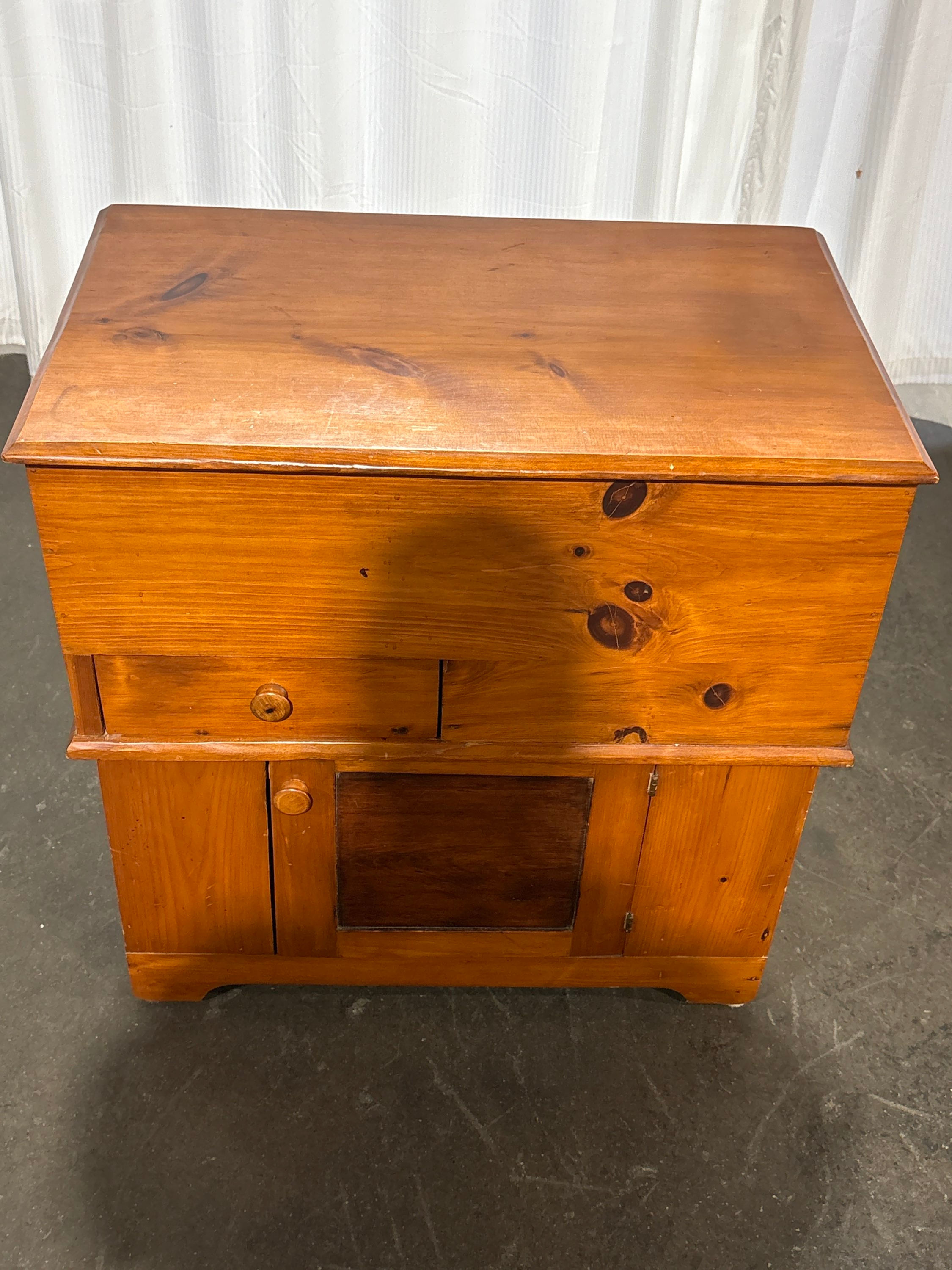 STGM Light brown cabinet 