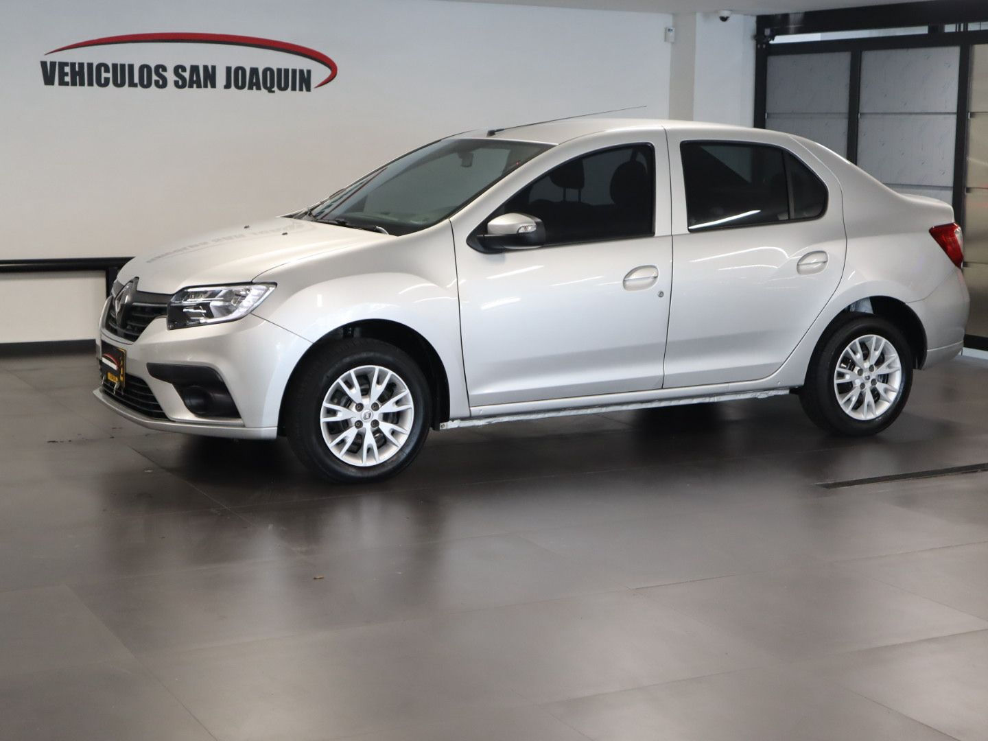 RENAULT LOGAN LIFE + PLUS MT