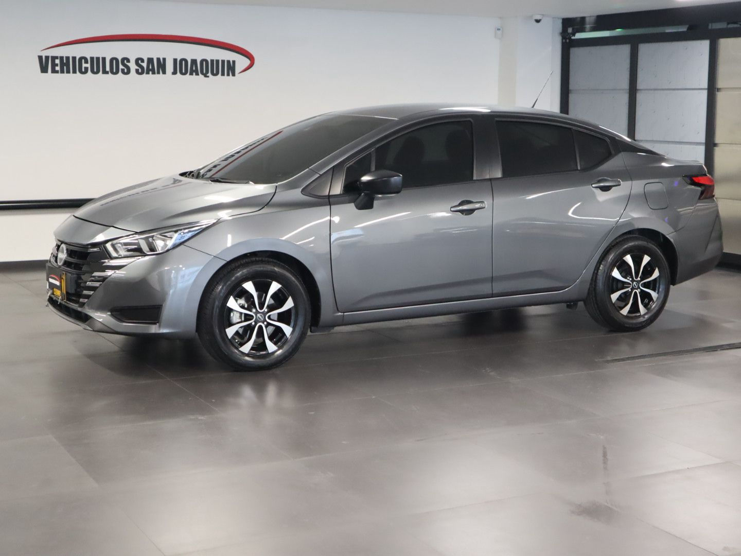 NISSAN VERSA ADVANCE AT