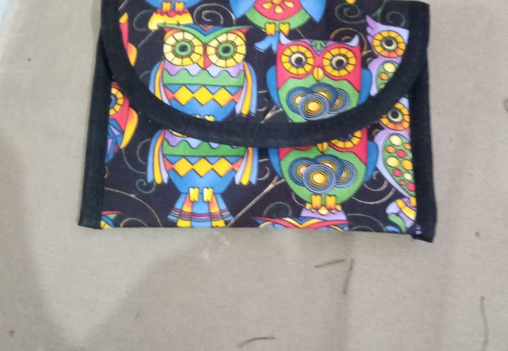 Mini carteira...100_ algodão,  estruturada c manta R1...15 reais.jpeg