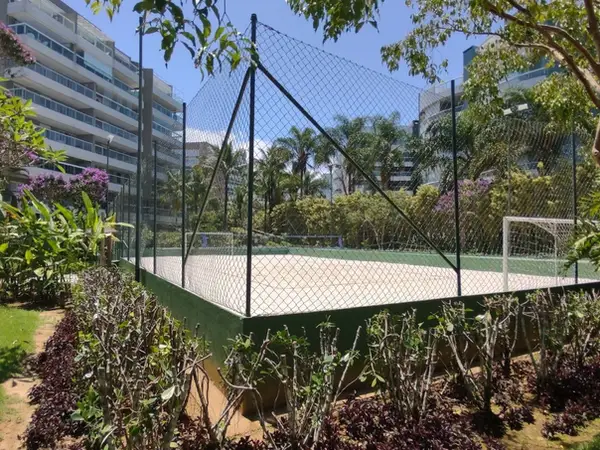 Quadra de areia do clube compartilhado do Módulo 02, vista lateral