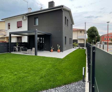 Abitazione privata con pompeiana esterna