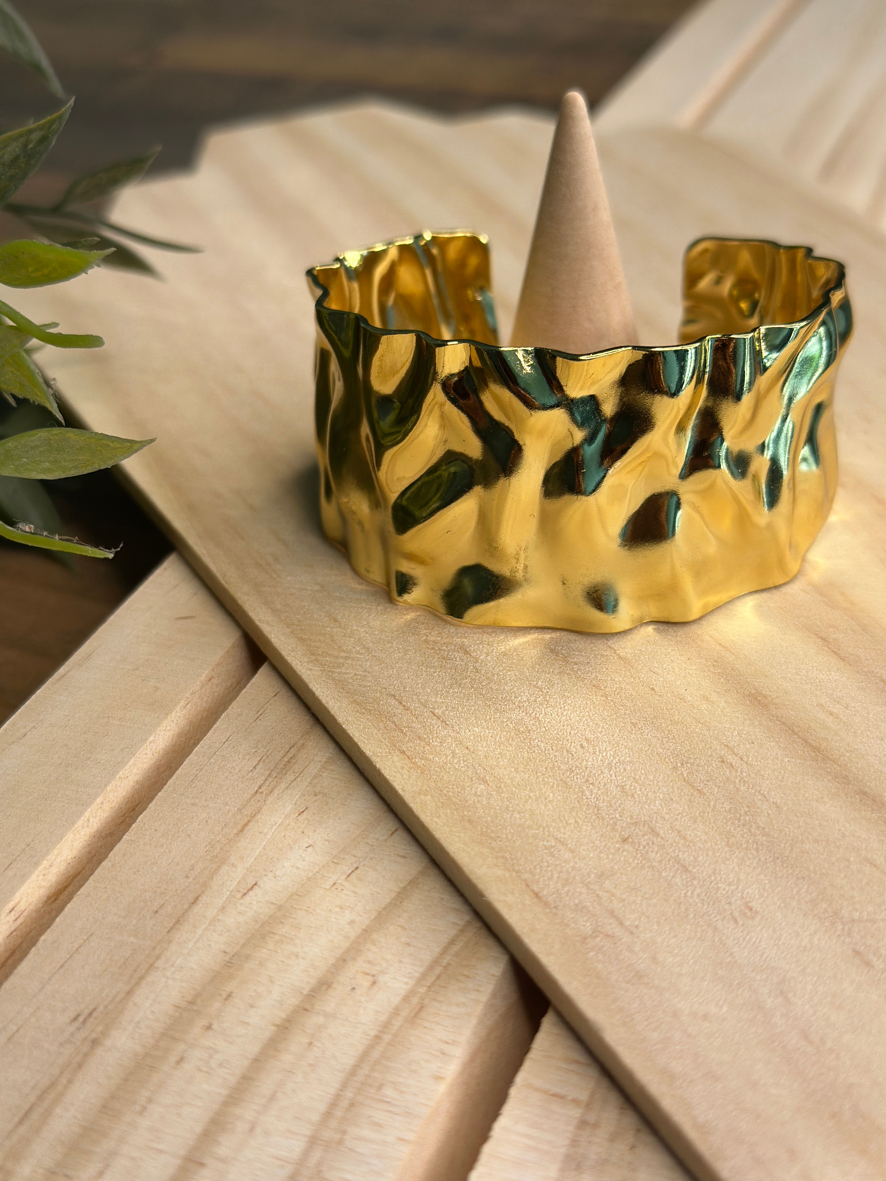 The Gold Mottled Cuff