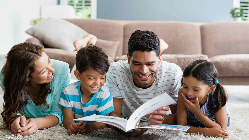 familia-leyendo.jpg