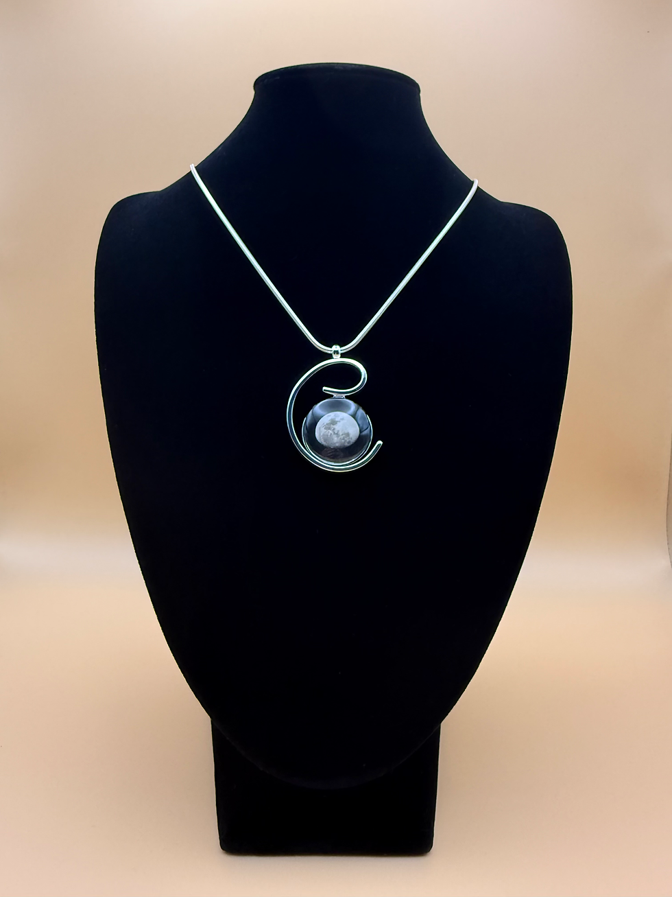 Thumbnail: Moon Necklace – Spiral