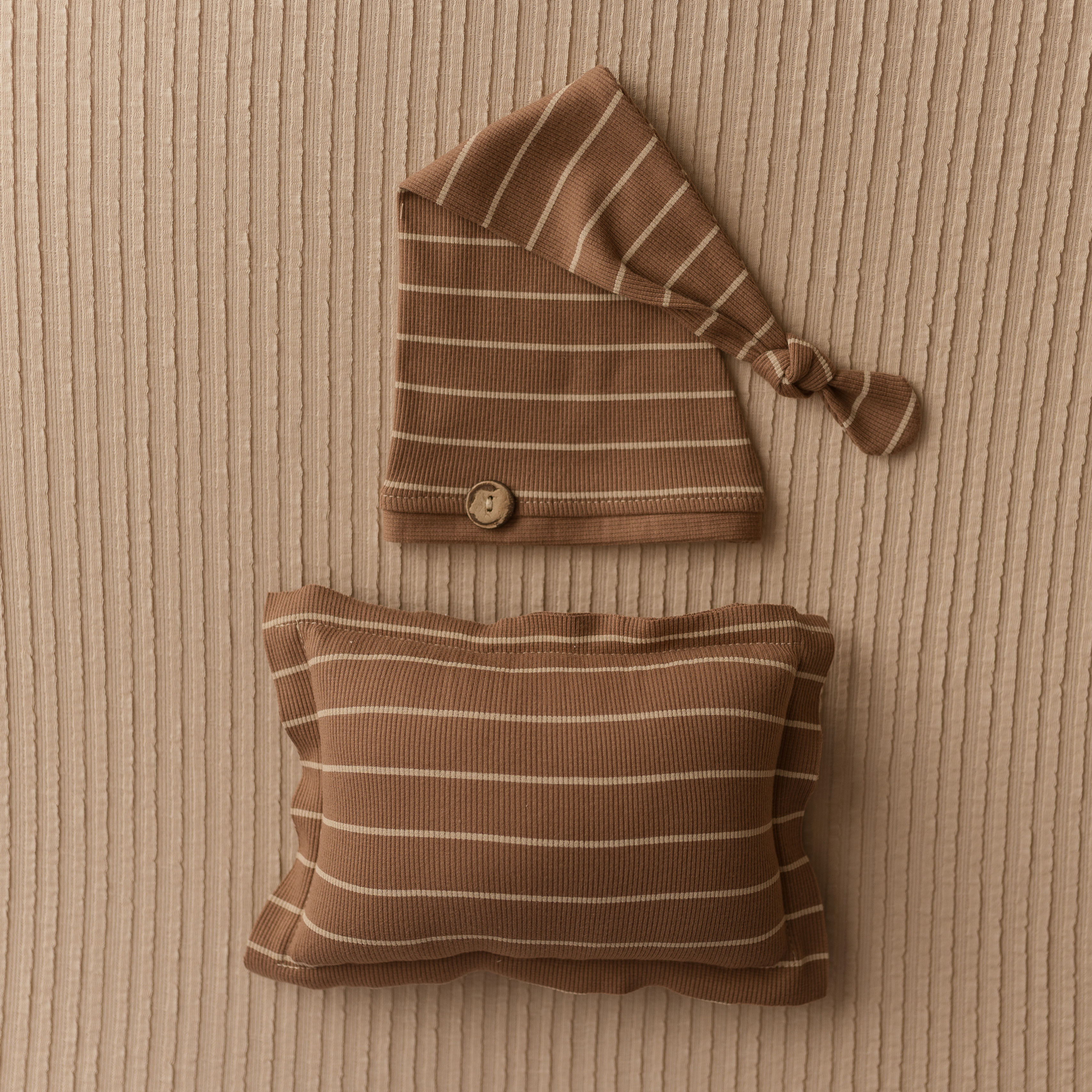 SET Pillow and Hat - Newborn Photo Prop, Brown