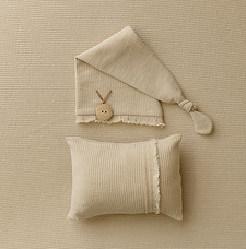 SETPillowANDSleepyCap.127712-newborn-photography-props-wraps-knits-outfits-baby-accessorie
