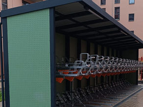 Fahrradüberdachung mit Doppelstockparkern