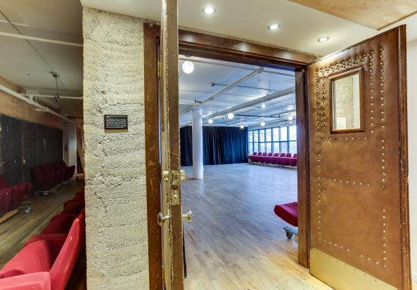 Entrée salle multifonctionnelle