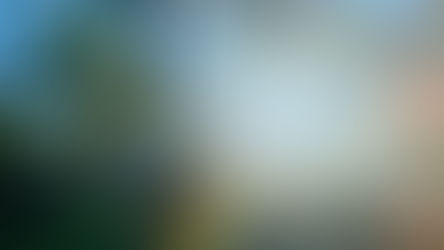 Trên đỉnh Hòn Chén, gió bắt đầu mạnh hơn, như đang cuốn đi những lớp nặng nề bám lâu trong không gian. Nắng đã lên cao, ánh sáng chuyển sang một màu vàng nhạt, phủ lên mái điện, lên những tán cây cổ thụ, lên từng làn khói hương đang bay chậm trong không khí. Dưới kia, Sông Hương vẫn trôi. Một thứ gì đó đang được mở ra. Một tầng không gian đang dần sáng lên.