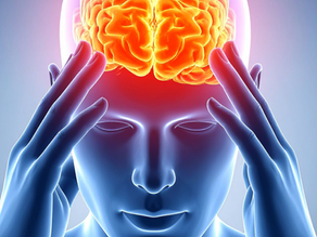 Ein Gesicht mit leuchtendem Gehirn