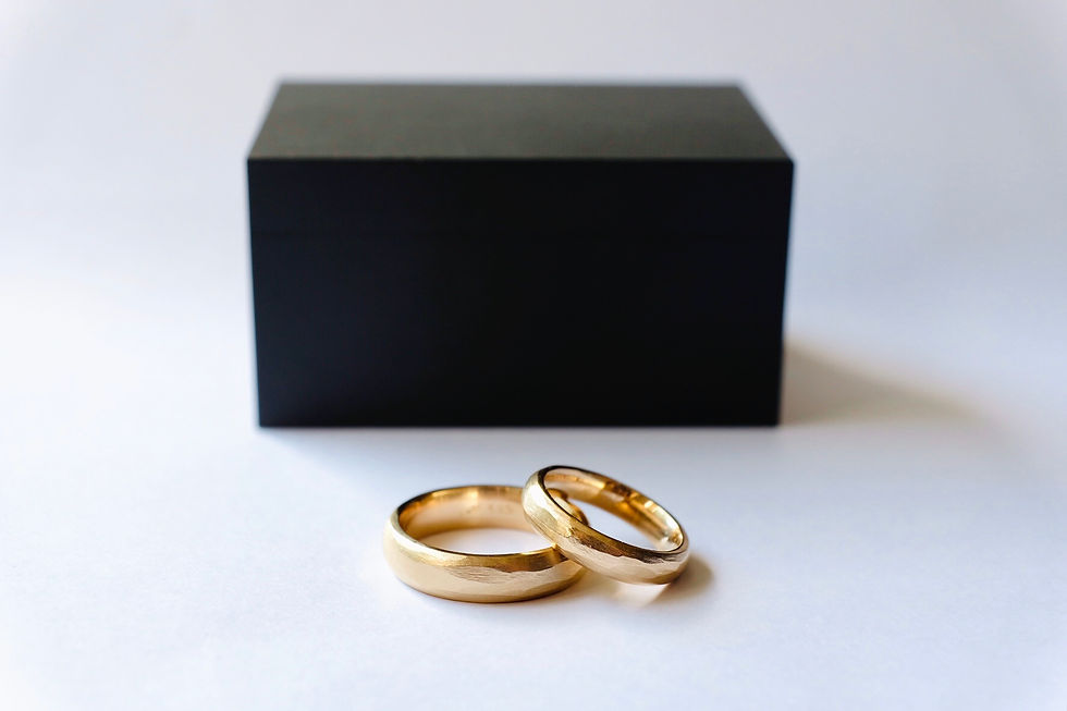Wunderschönes Apricotgold 585 mit Feilstruktur.