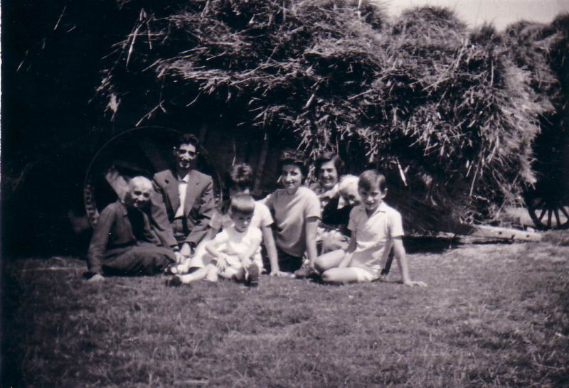 057.- 1960 aprox. - Familia en Quintanilla