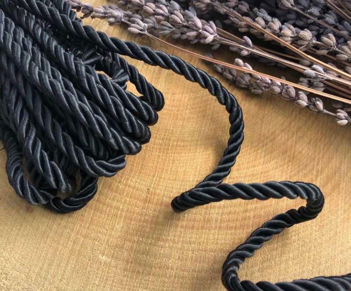Gümüş Kapamalı 45cmSiyah Kalın Koron İp