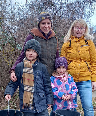 OA176_Die fleißigen Helfer der Familie Czekman.jpg