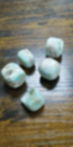 Pierre aragonite bleue
