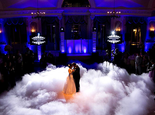 wedding-multimedia-screens-dancing-in-the-clouds.jpg