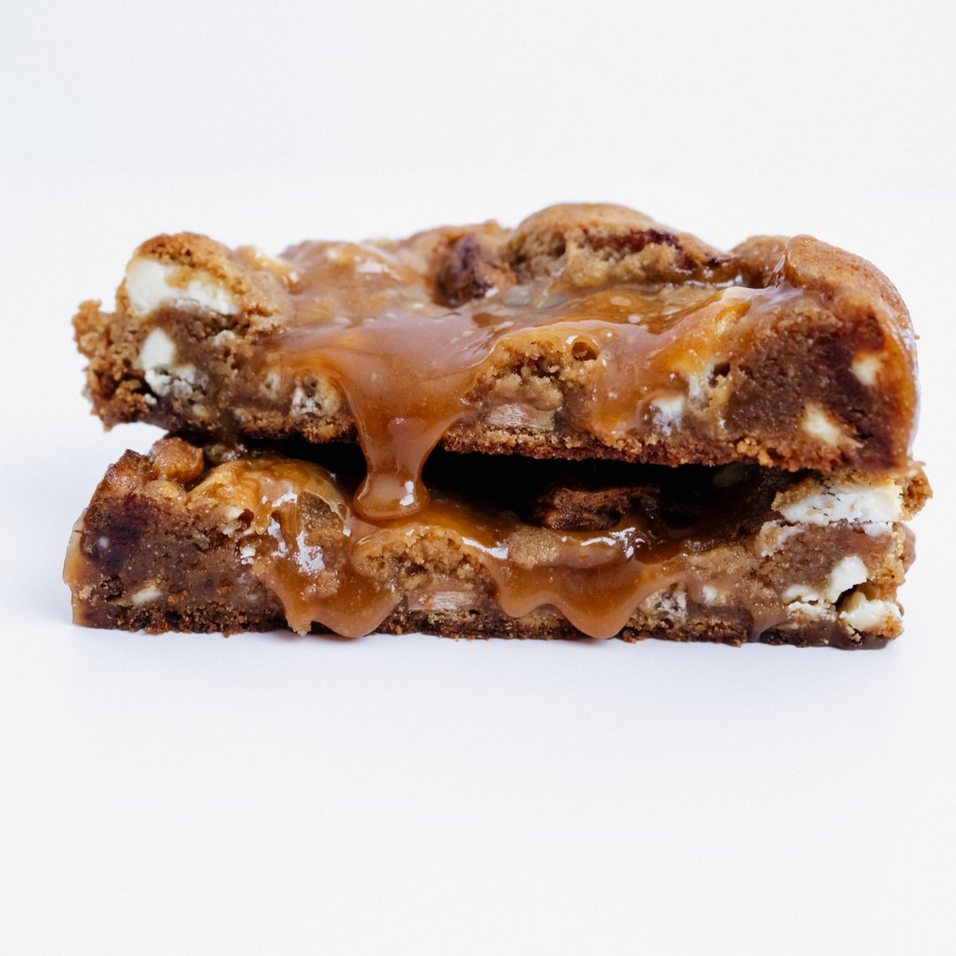 CARAMEL BANANA HARBOR • Caramel & banana stuffed cookie