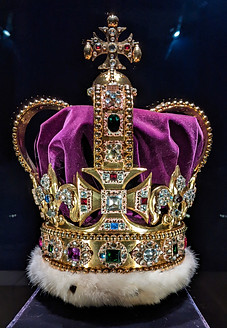 QUEEN ELIZABETH II - Saint_Edward's_Crown.jpg