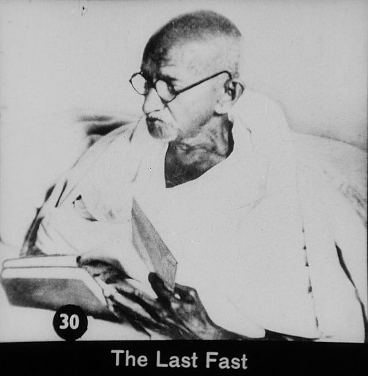 800px-Gandhi_fasting_1948.jpg
