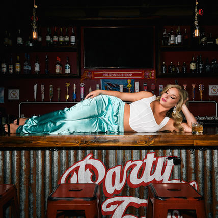 “Bartender Therapy” By Elise Harper Paints A Contemporary, Poignant & Heartfelt Story