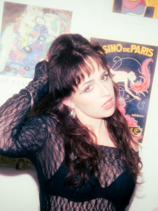 Tess Clare Reclaims Her Power on Fearless Debut Album 'Diva 98'