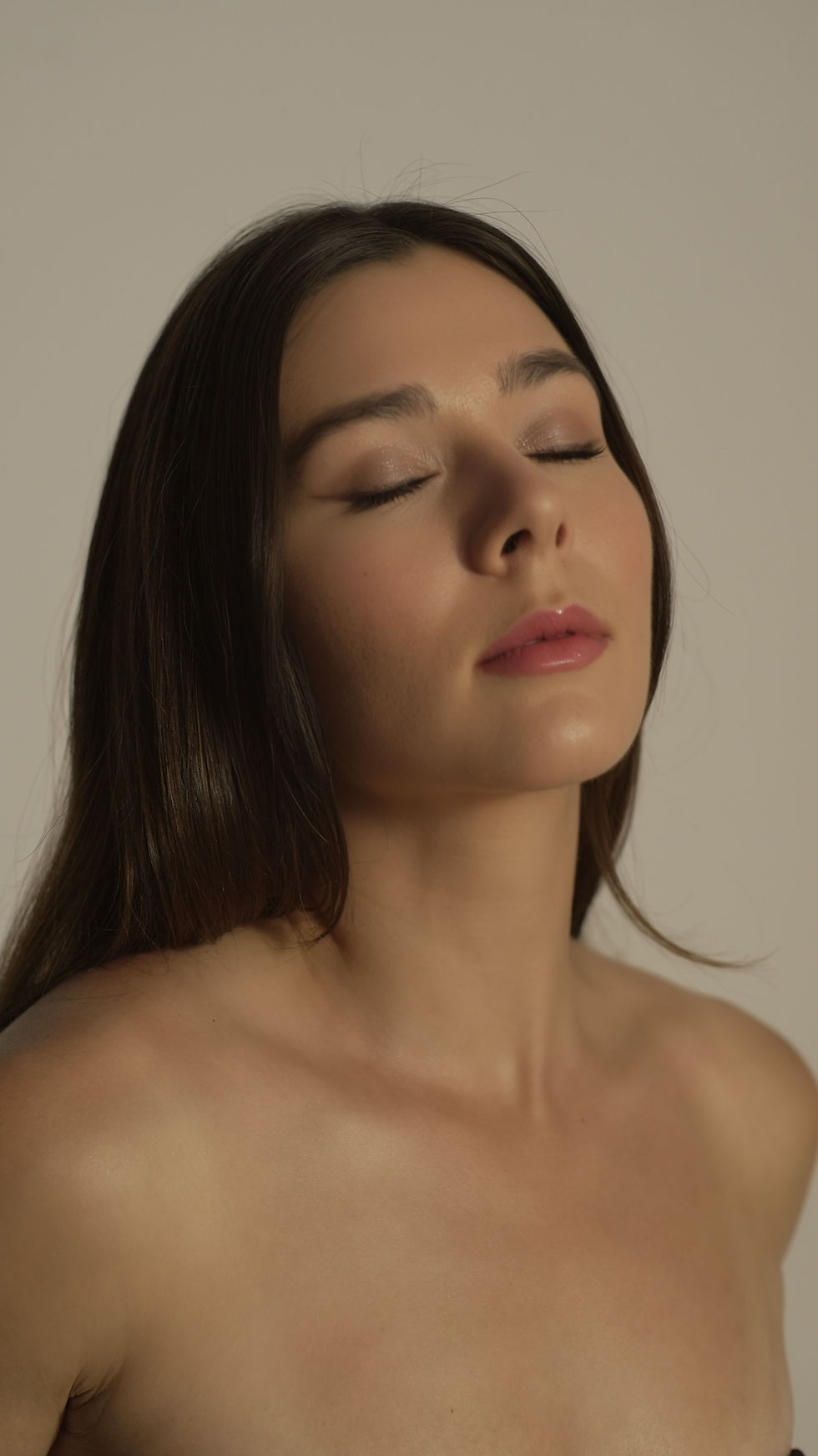 Anie Delgado Embraces the Beautiful Chaos of Love on New EP 'hopeless'