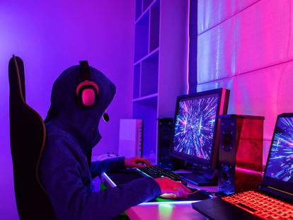 What Crypto Native Gaming Borrowed From the Culture of Streaming