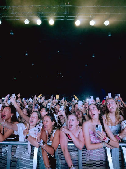 10 Ways Musicians Overcome Stage Fright Before a Show