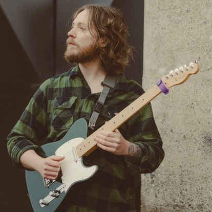 Neil Potter Turns Pain into Power on Shipwrecked, a Folk Rock Journey Through the Storm