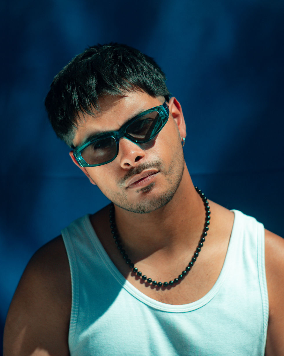 “MAL NECESARIO” by Cris Casti Captures That Moment When the Night Fully Takes Over