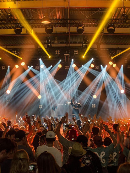 The Night the Crowd Fell in Love with the Lighting