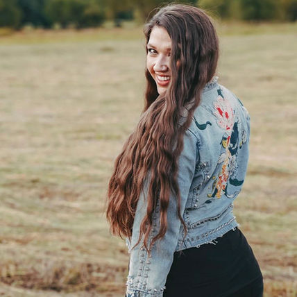 Holly Auna Remains Honest with her Lyrics in Country Single “Lonely”