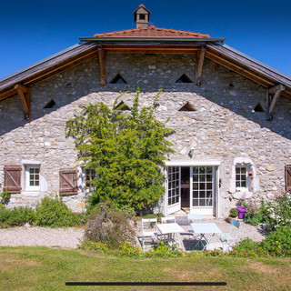 facade de la maison de retraite méditation.jpeg