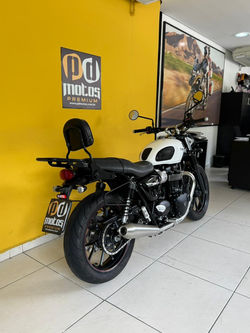 Triumph Street Twin 900 2019 (9)