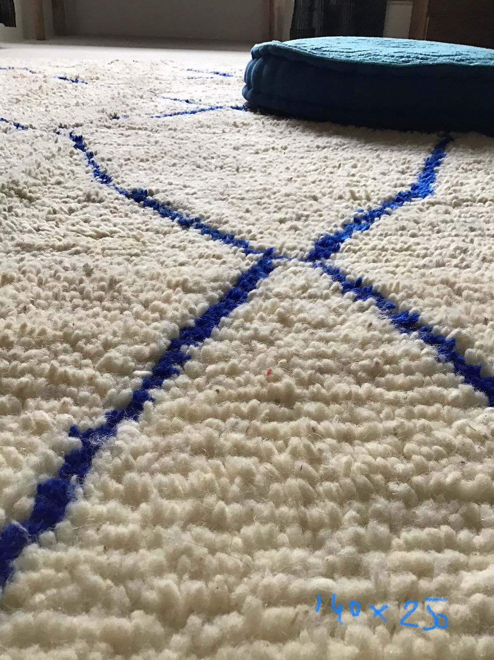 Miniature : tapis/berbere/gris/meuble/pas cher/monde sauvage/caravane/collection/mobilier/salon/canapé/vintage/HK living/déco/intérieur
