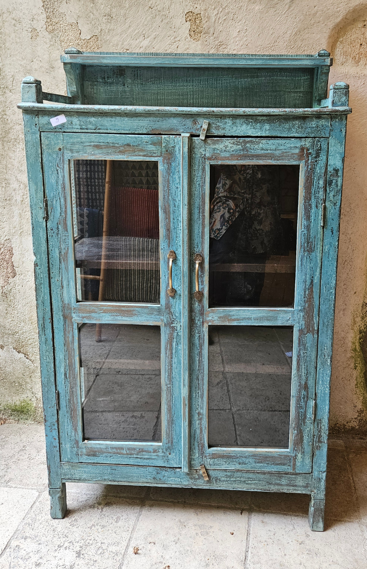 Meuble bois ancien avec vitrine/meuble vitré patine bleue/meuble indien bleu/brocante inde Paris/meubles indiens Lyon/antique