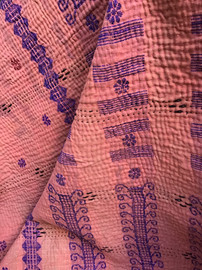 Tissu brodé vintage rose