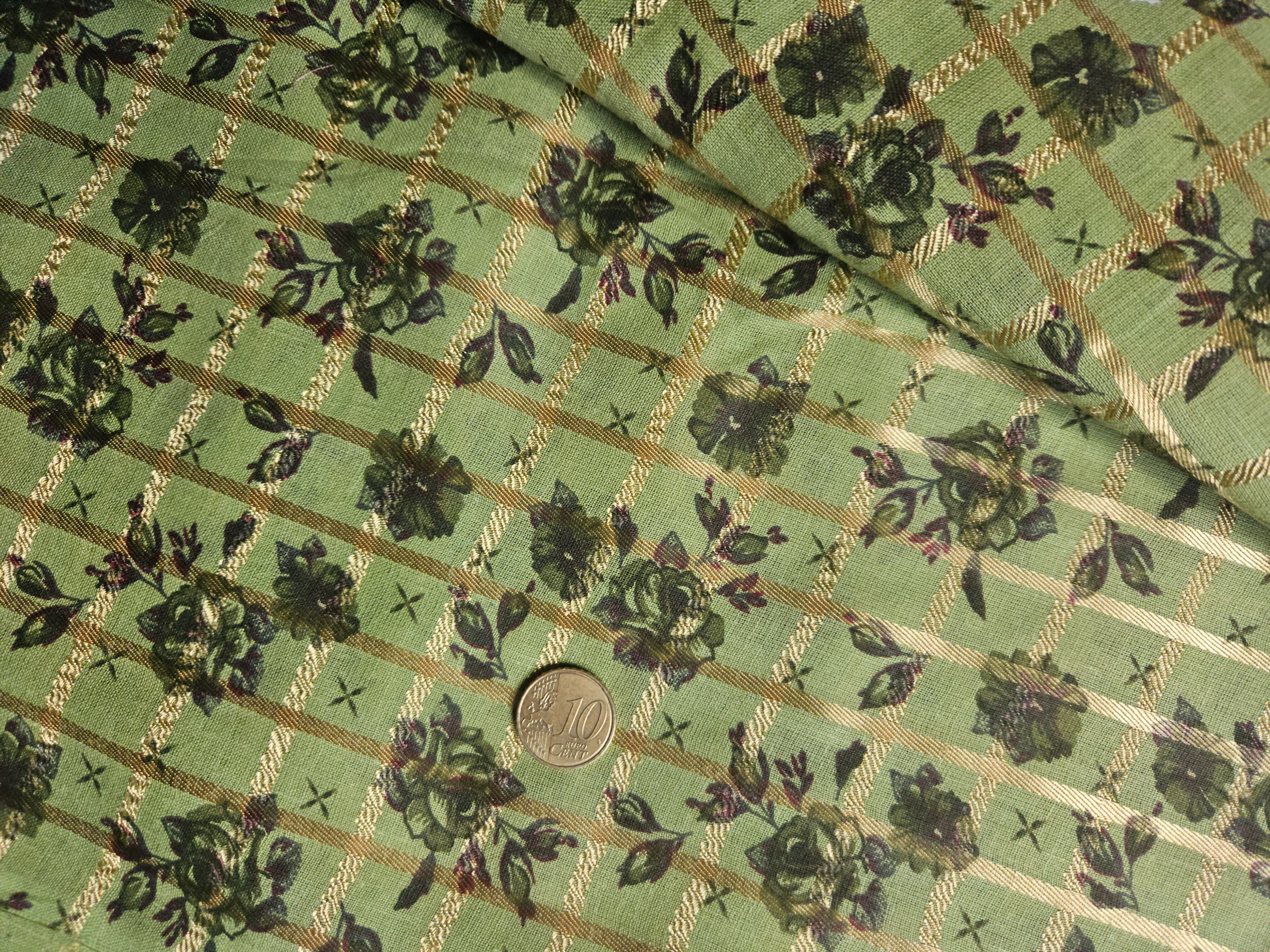 tissu au mètre motif roses/viscose indienne/tissu au mètre Figeac/tissu au mètre cahors/tissus kirane