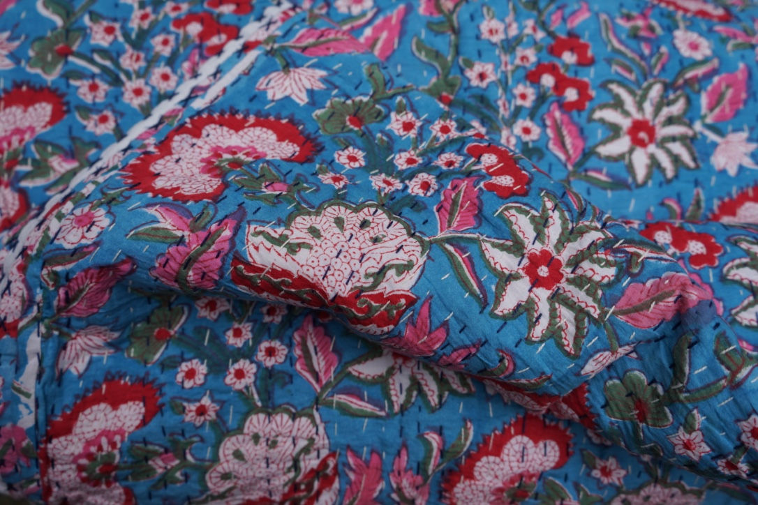 couvre lit bleu/courtepointe/bouti bleu/bouti fleur/couvre lit indien/blue quilt bed cover/blue bedcover/tissus indien