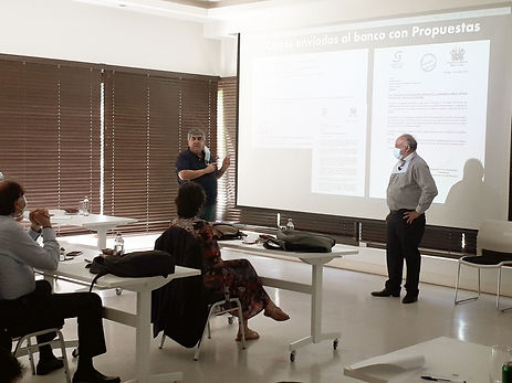 Dirigentes_presentando.jpg