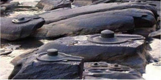 Inde : la sécheresse révèle des antiques sculptures de Shiva Lingas