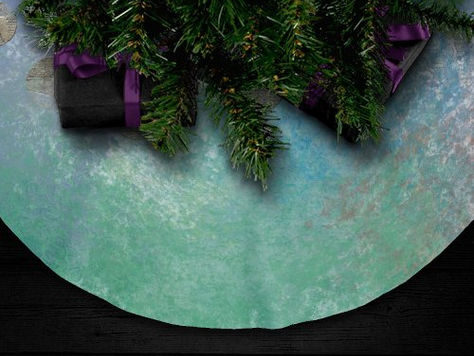 Review Coastal Grunge | Blue and Green Watercolor Gold Brushed Polyester Tree Skirt