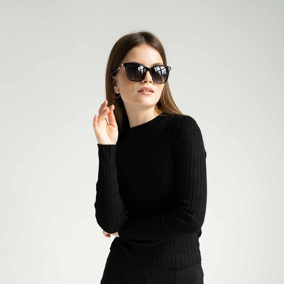 Миниатюра: Солнцезащитные очки Megapolis 81 Nero, фотография на девушке