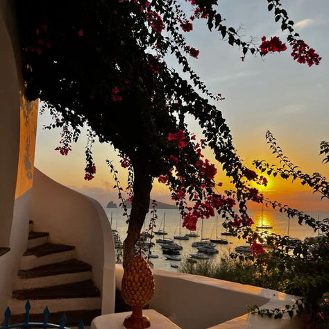 Escapada de Ensueño a Panarea desde Barcelona: Un Viaje Hacia la Exclusividad