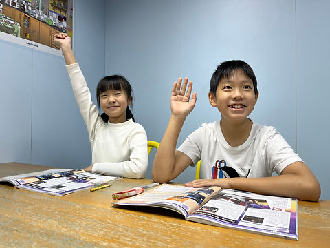 Classroom picture of Kids learning English at the Oxford Oriental School of Languages