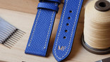Découvrez nos bracelets de montre d'exception, réalisés à la main et cousus main en Belgique. Leur cuir Epsom grainé, teinté dans la masse, allie raffinement et résistance.