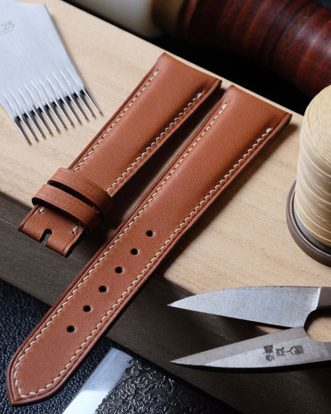 Fully handmade and hand-stitched watch strap in Novonappa calfskin