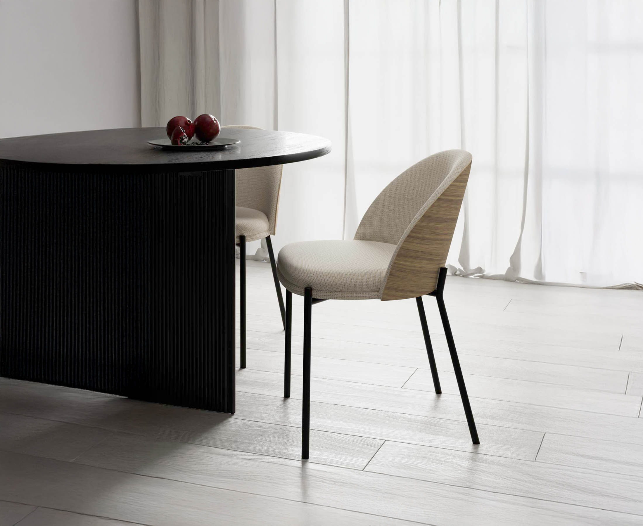 Silla tapizada respaldo madera Casandra