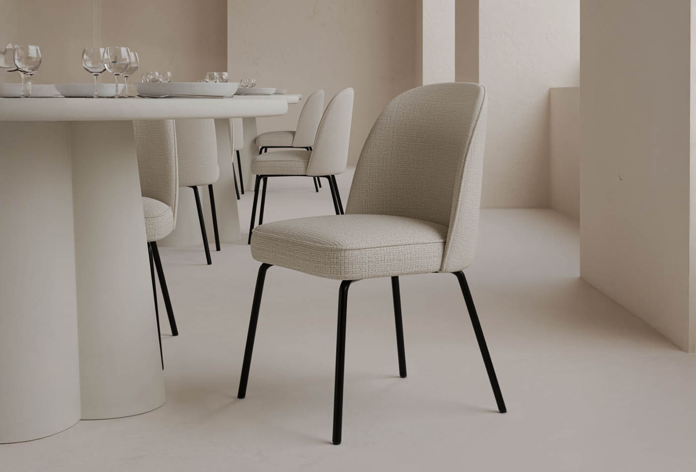 Silla tapizada patas metal Maxime